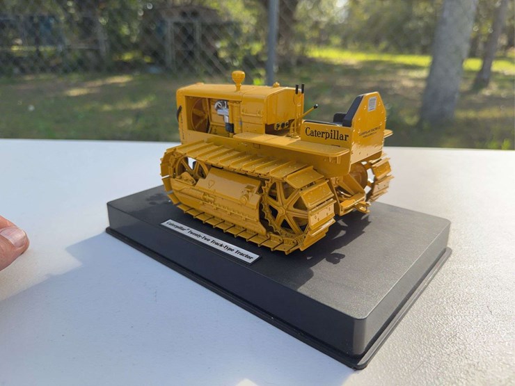 caterpillar-d2-image-18