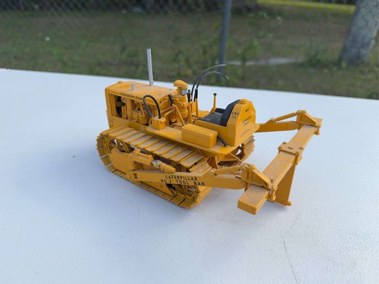 caterpillar-d2-image-6