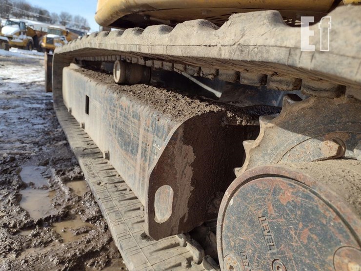 2013-deere-35d-image-29