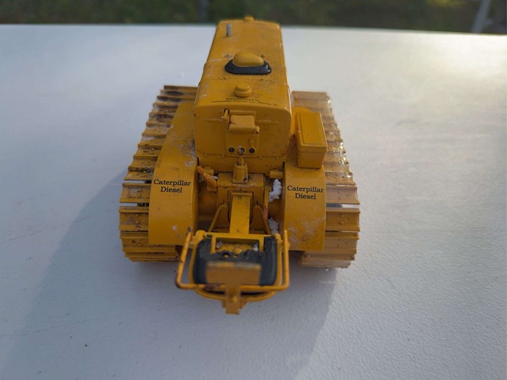 caterpillar-d2-image-12