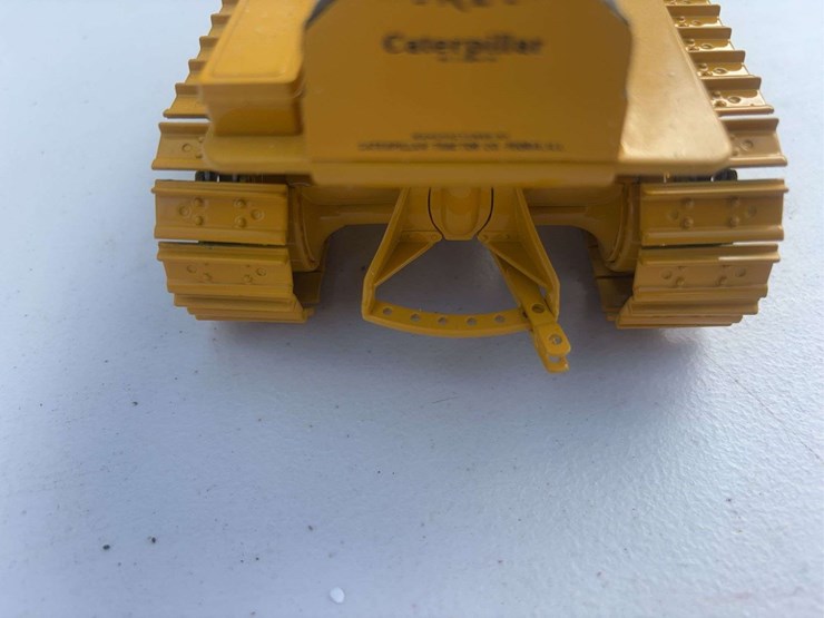 caterpillar-16-image-16