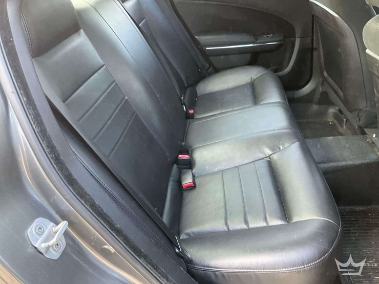 2012-dodge-charger-sedan-image-24