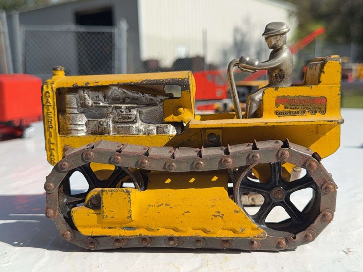 caterpillar-30-image-3