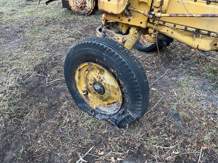minneapolis-moline-big-mo-400m-army-tractor-image-13