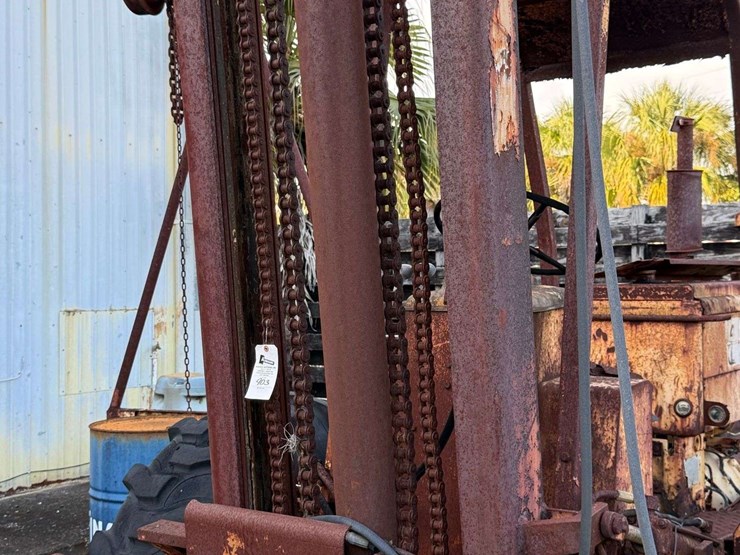 oliver-forklift-image-37