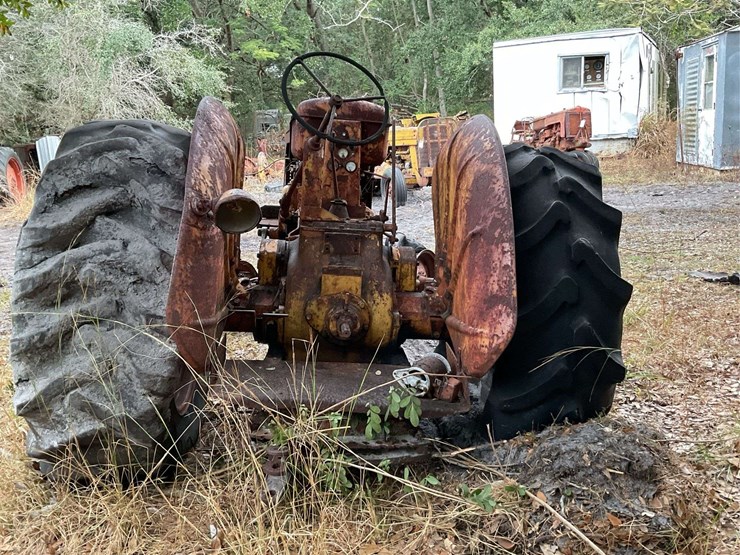minneapolis-moline-parts-tractor-image-4