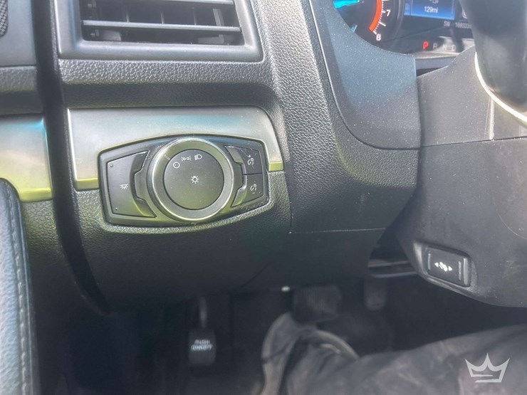 2016-ford-explorer-image-18