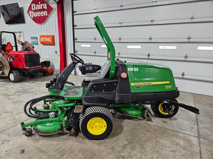 john-deere-7400-image-2