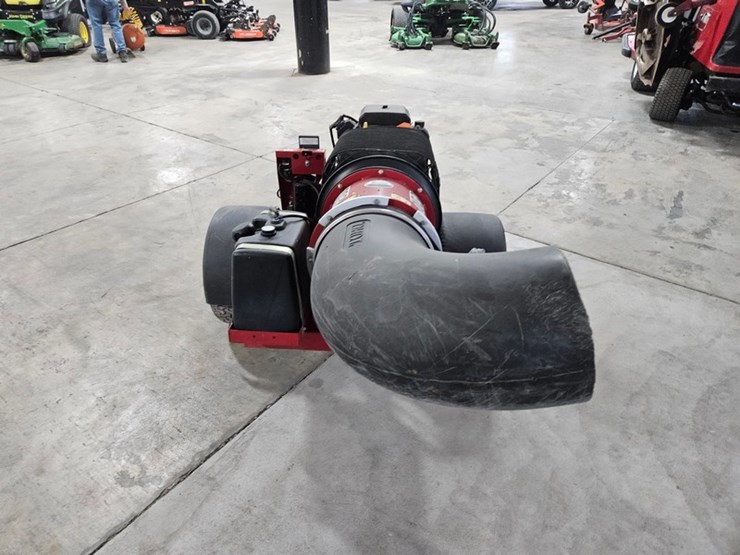 #108-•-2012-toro-pro-force-blower-image-4