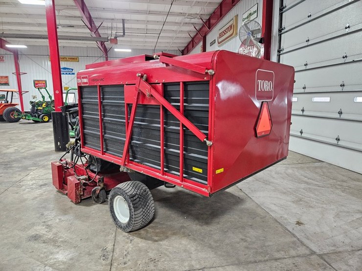 #167-•-toro-versa-vac-towable-vac-image-3