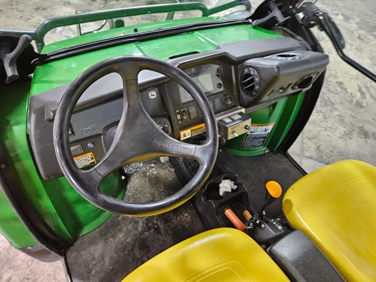 2011-john-deere-gator-image-25