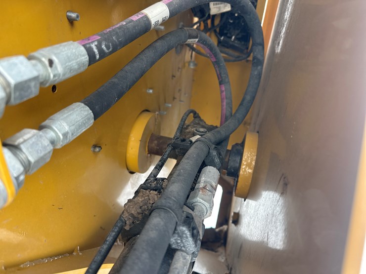 2018-caterpillar-236d-image-20