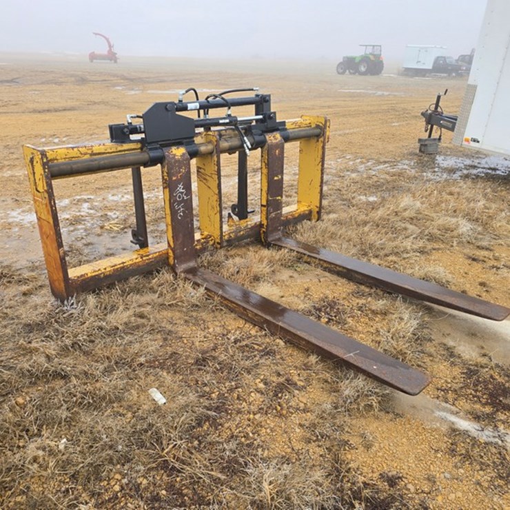 #53 • Hydraulic Pallet Forks