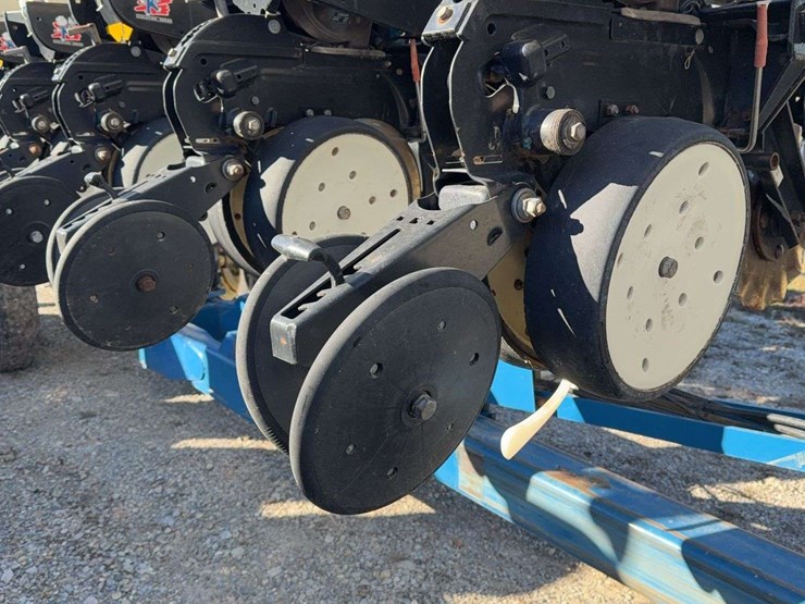 2004-kinze-3650-image-5