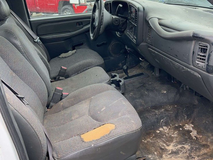 2005-chevrolet-3500-image-13