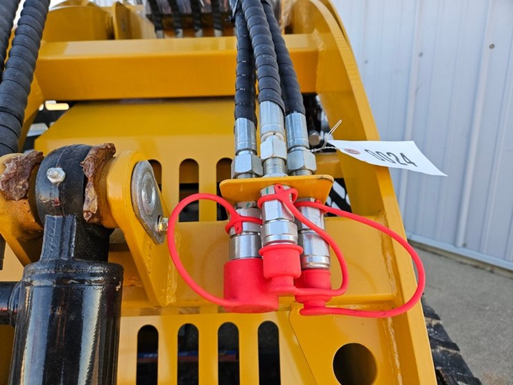 #24-•-2025-ggma-gg385-mini-skid-loader-image-9