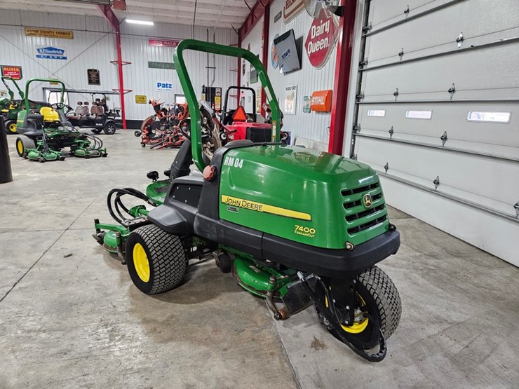 john-deere-7400-image-3