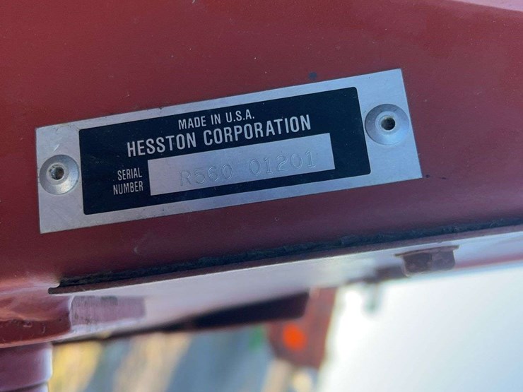 hesston-560-image-11