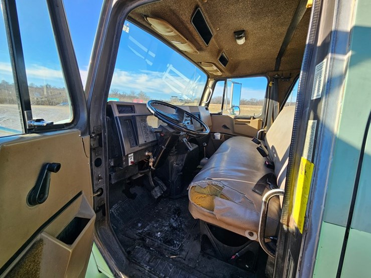 1994-international-durastar-4300-image-19