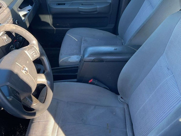 2010-dodge-dakota-image-15