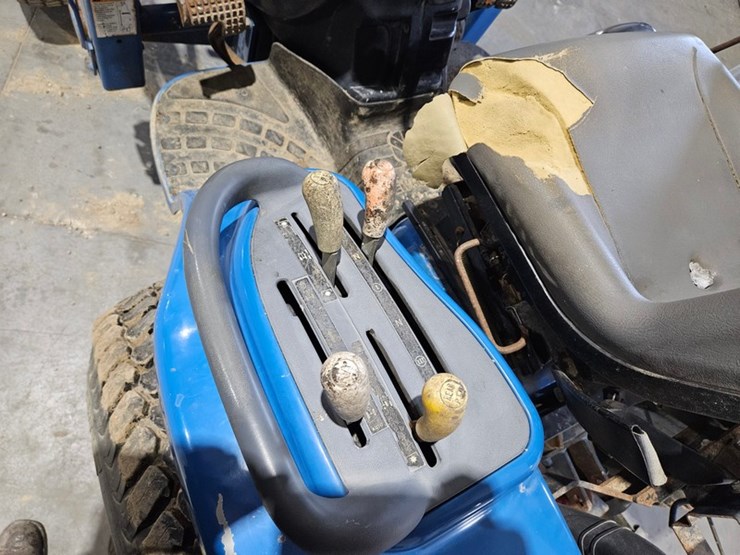 new-holland-1530-image-21