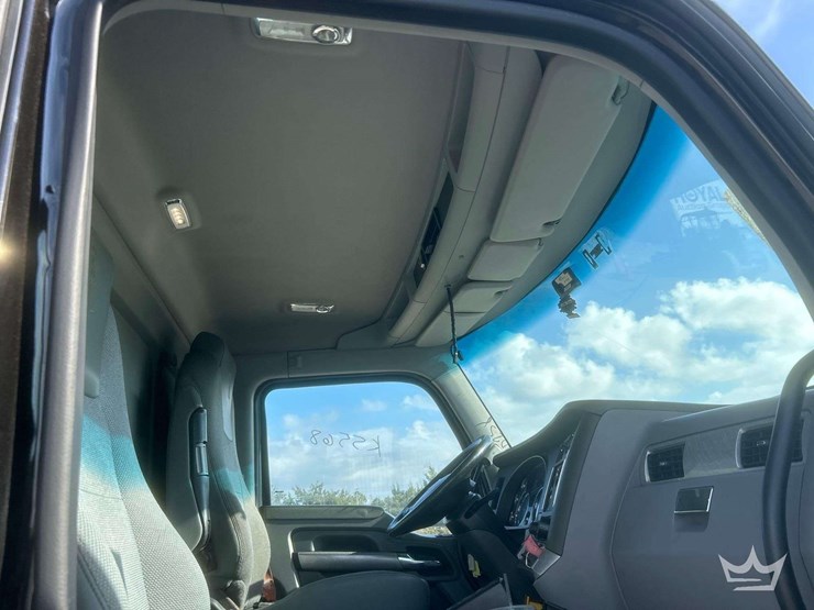 2016-kenworth-t680-image-40