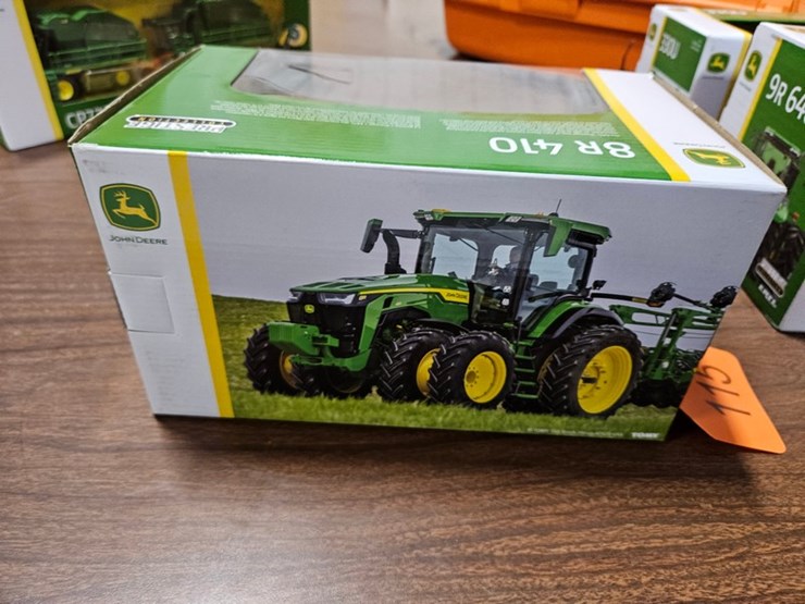 #115-•-1/32-scale-john-deere-8r-410-image-5