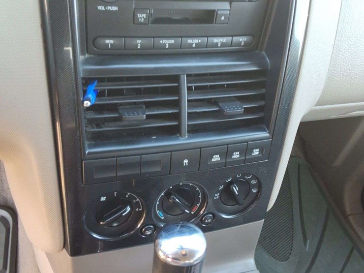 2006-ford-explorer-image-18