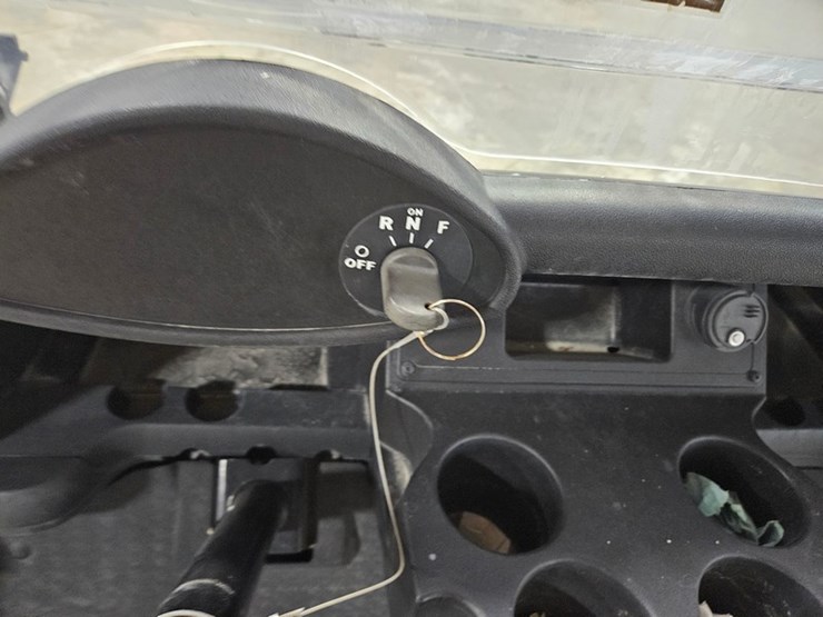 #143-•-2013-ez-go-rxv-electric-golf-cart-image-18