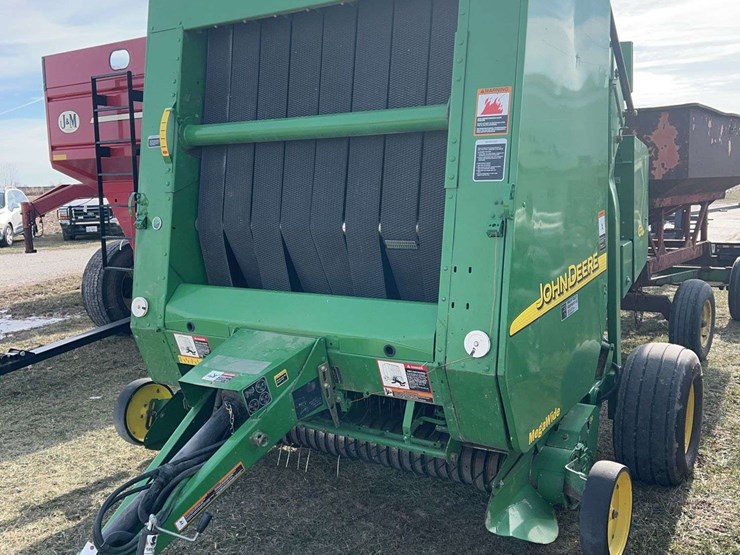 2025-john-deere-567-image-2