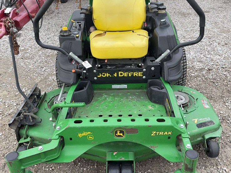 john-deere-la-image-1