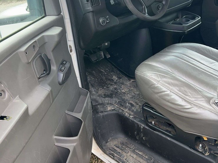 2009-gmc-3500-image-12