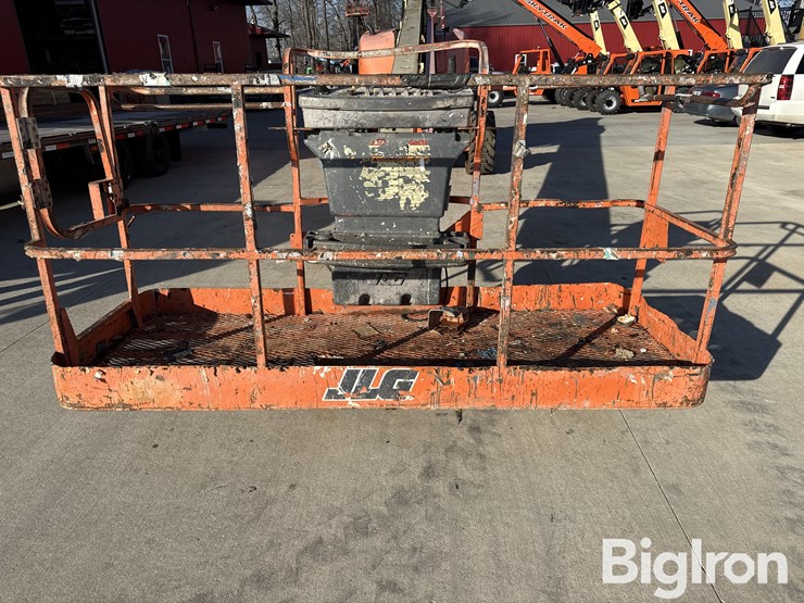 2006-jlg-800s-image-10