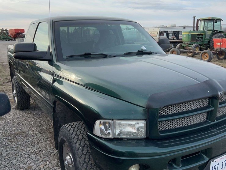 2001-dodge-2500-image-2