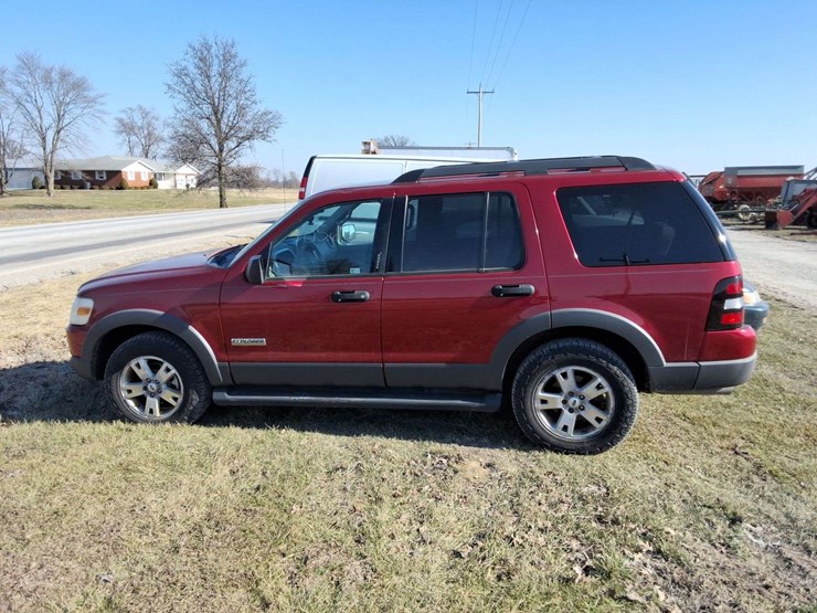 2006-ford-explorer-image-3