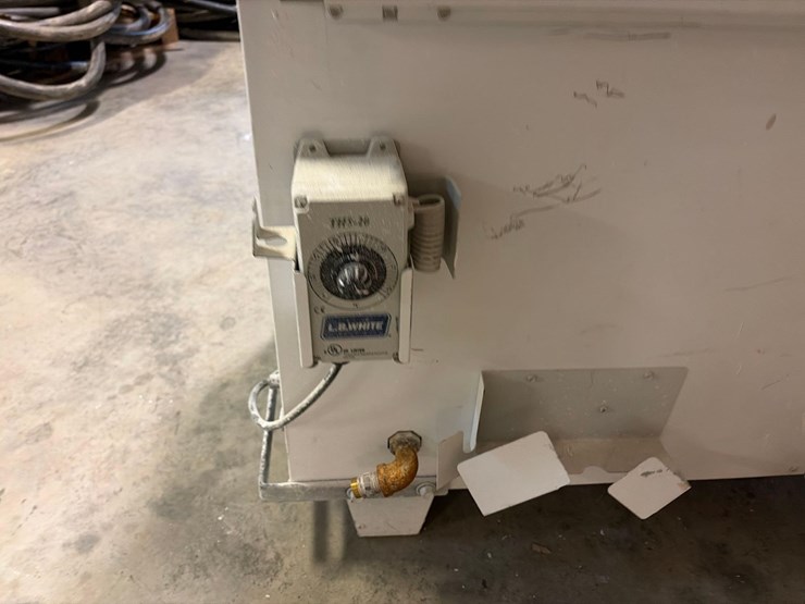 l.b.-white-premier-170-df-portable-heater-image-5