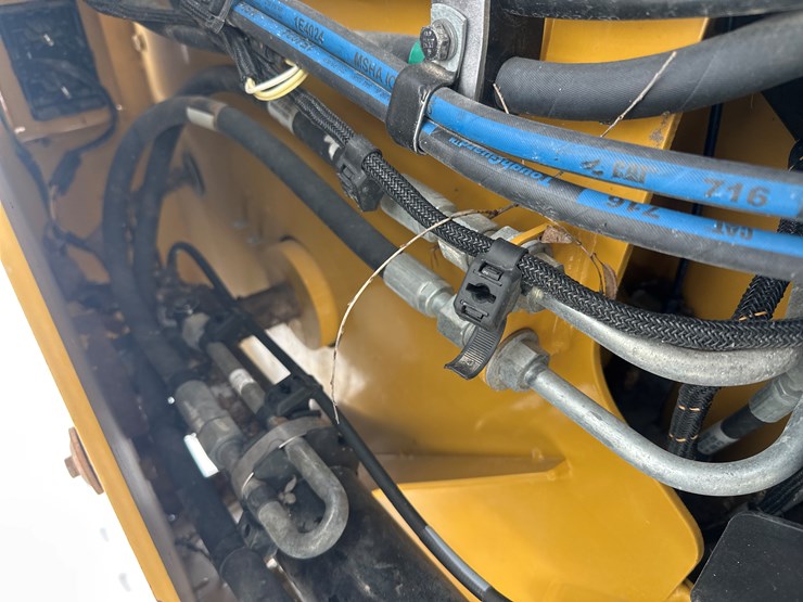 2018-caterpillar-236d-image-17