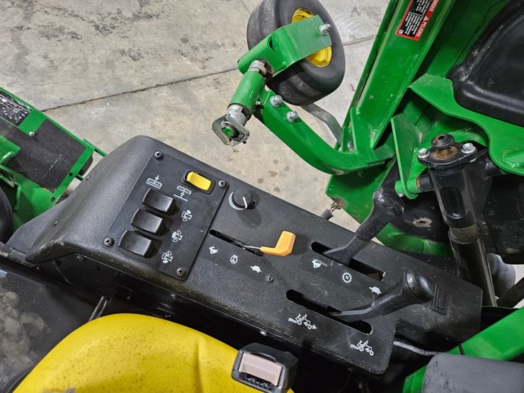 2021-john-deere-1600-turbo-image-21