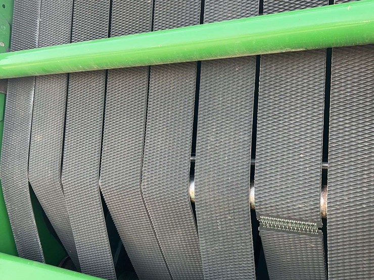 2025-john-deere-567-image-3