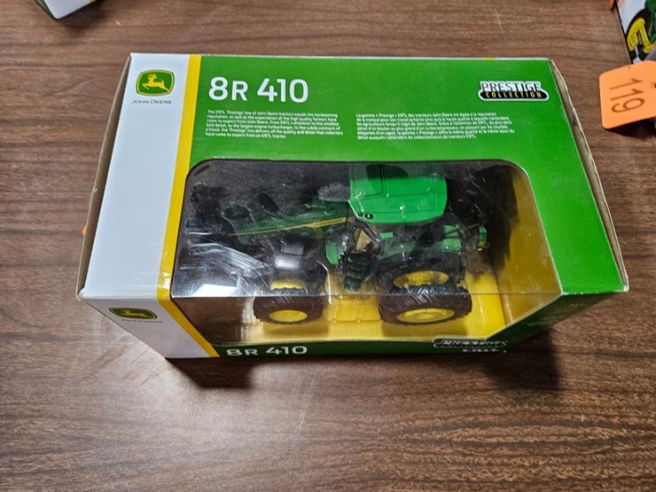 #115-•-1/32-scale-john-deere-8r-410-image-2