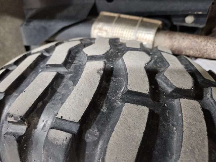 2011-john-deere-gator-image-45