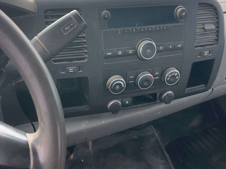 2011-chevrolet-silverado-1500-image-18