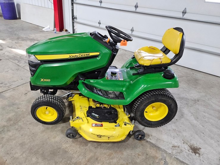 2014-john-deere-x320-image-2