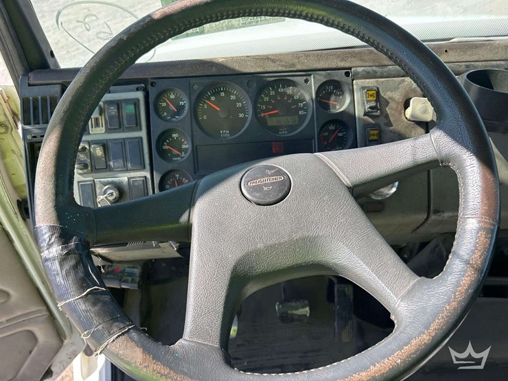 2000-freightliner-fl112-image-16