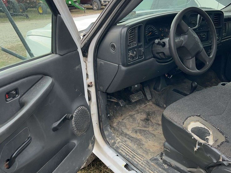 2005-chevrolet-3500-image-14