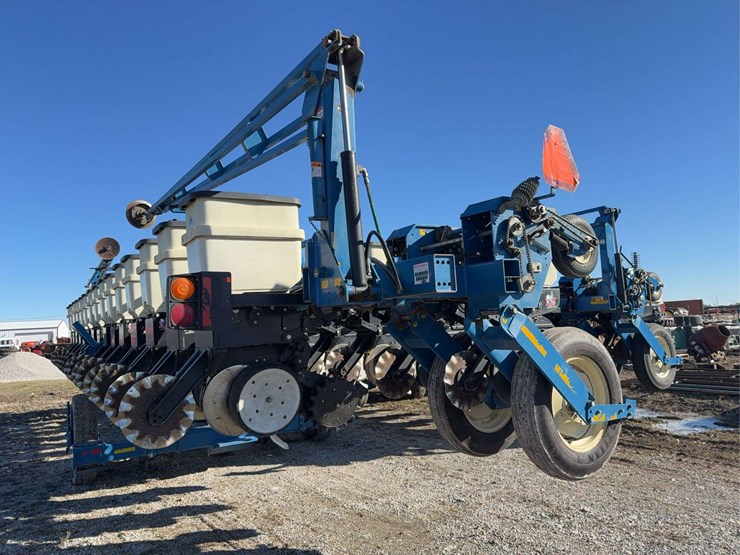 2004-kinze-3650-image-12