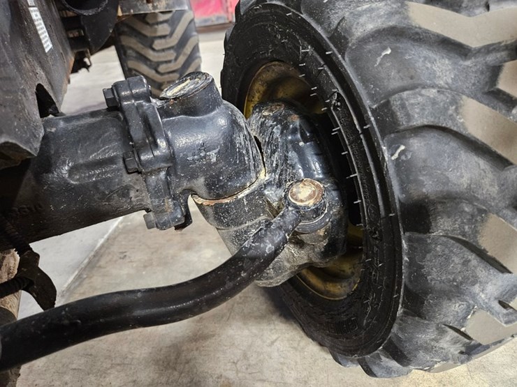 2018-john-deere-1025r-image-10