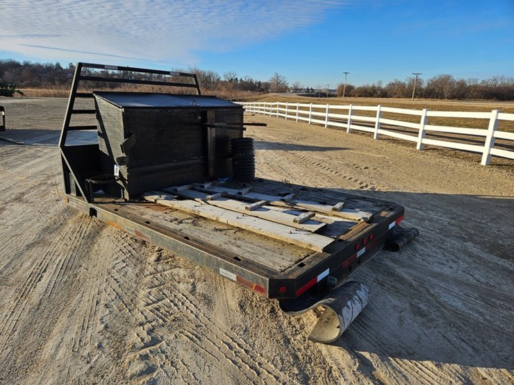 #65-•-11-ft-platform-body-image-3