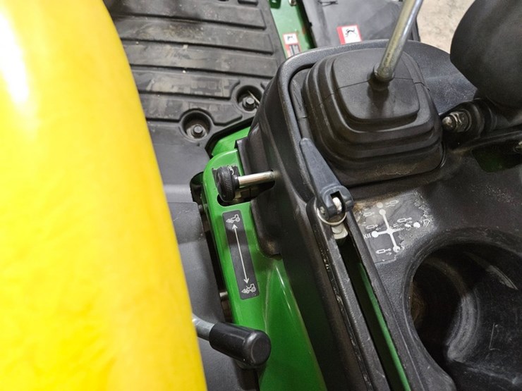 john-deere-1025r-image-22
