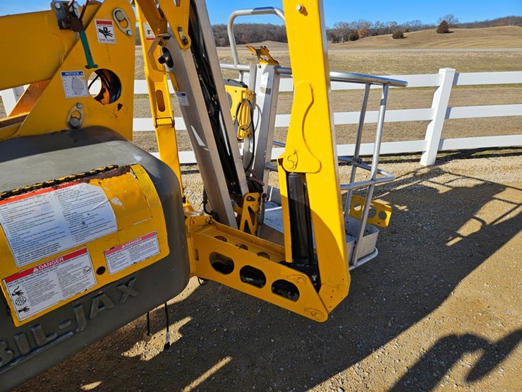 #35-•-2012-houlotte-5533a-towable-basket-lift-image-12